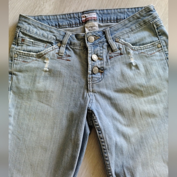 No Boundaries | Cropped Distressed Sandblast |Button Fly | Jeans Size 5 Juniors - Picture 5 of 11